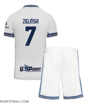Billige Fotballdrakt Inter Milan Piotr Zielinski #7 Replika Bortedraktsett Barn 2024-25 Kortermet (med bukser)
